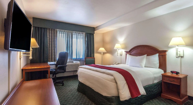 Двухместный люкс Baymont INN & Suites by Wyndham