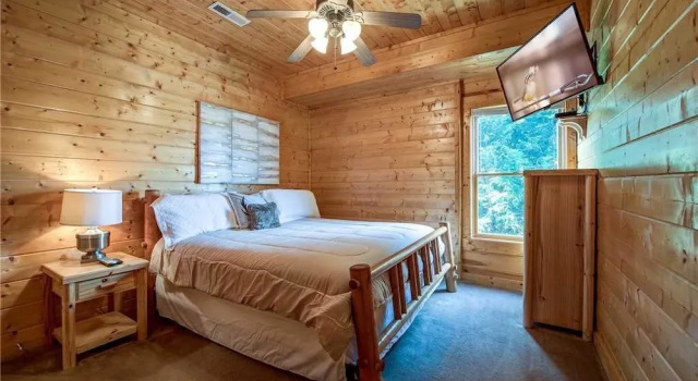 Suite Seasons 4 Bedroom Home with Hot Tub, Забронировать Отель Пиджен-Фордж Great Smoky Mountains National Park