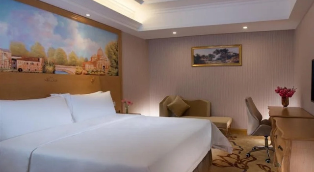 Vienna International Hotel (Shenzhen Bantian Yangmei Metro Station), Забронировать Отель Недорогие отели Shenzhen Area, недорого