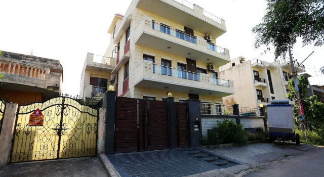 OYO 306 Hotel Staayy Inn, Забронировать Отель Гургаон Gurgaon Region