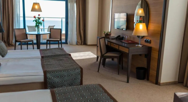 Семейный номер Standard с балконом и с частичным видом на море Astera Hotel & Spa with FREE PRIVATE BEACH