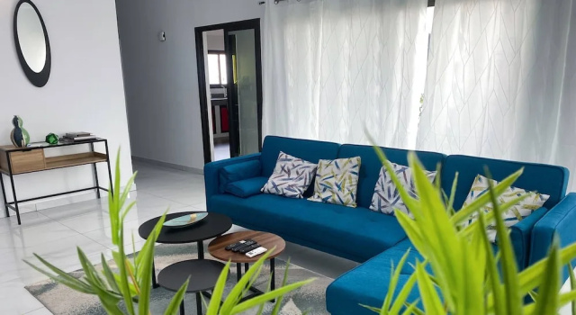 Elegant 2-Bedroom Apartment in Chic Abidjan Neighborhood, Забронировать Апартаменты/квартира департамент Абиджан Кот-д'Ивуар