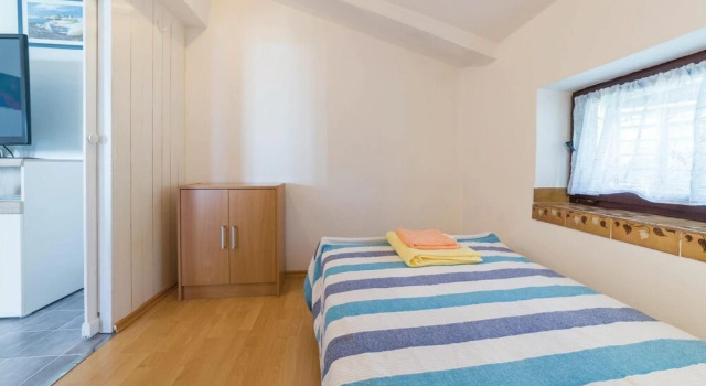 Awesome Home in Tar With Wifi and 3 Bedrooms