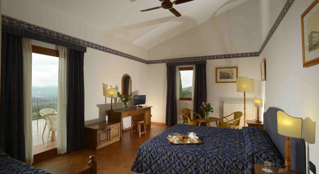 Трёхместный номер Standard с балконом Hotel Fattoria degli Usignoli