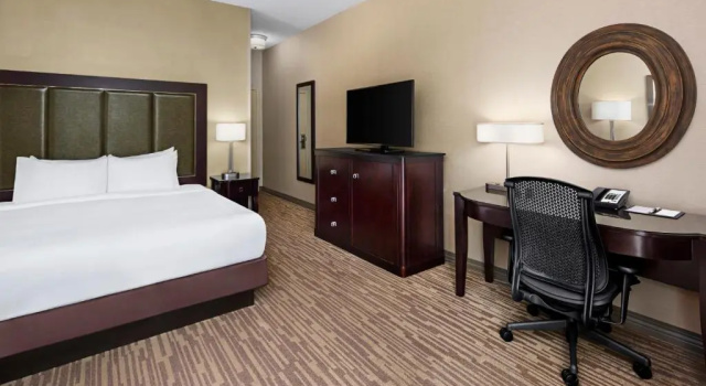 Номер Standard с видом на внутренний двор DoubleTree by Hilton Raleigh Durham Airport at Research Triangle Park
