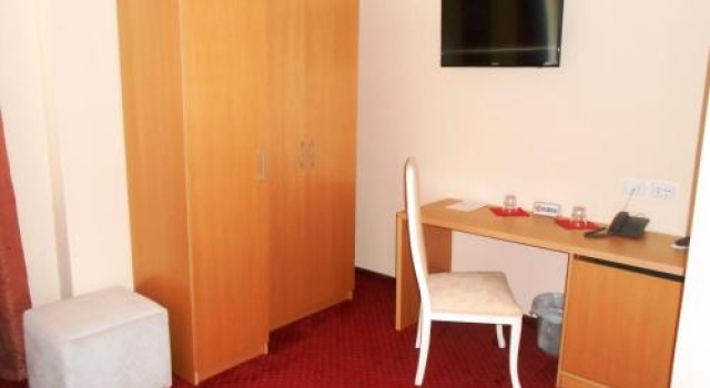 Jolly Hotel, 予約 ホテル Lying down 