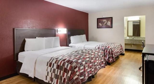 Четырёхместный номер Deluxe Red Roof Inn & Suites Commerce - Athens