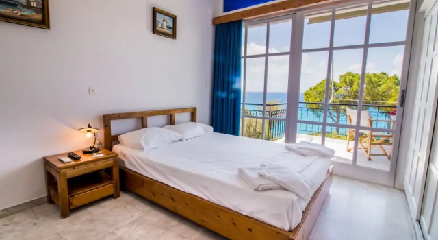 Студия Comfort c 1 комнатой с балконом и с видом на море Theodora Apartments