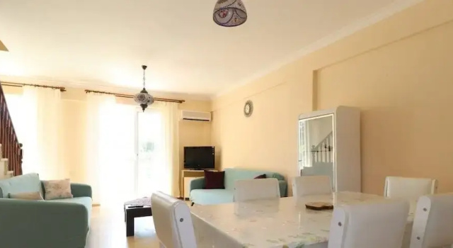 Villa RN4C by JoyLettings