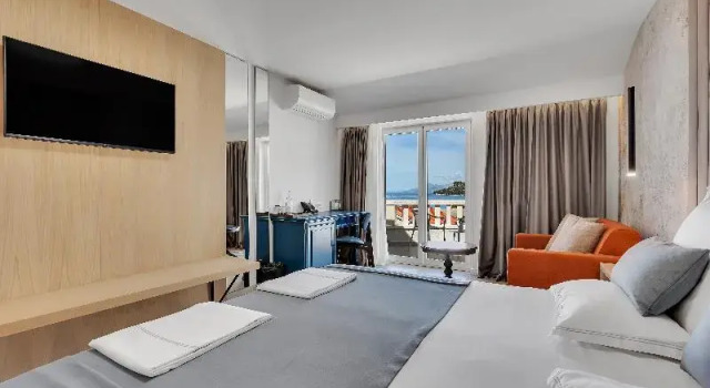 Двухместный номер Standard с балконом и с частичным видом на море Hotel Laurentum