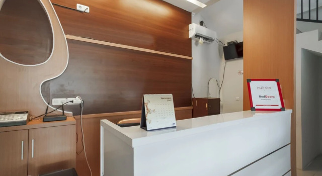 Reddoorz near Terminal Joyoboyo, Book Hotel Jambangan Surabaya