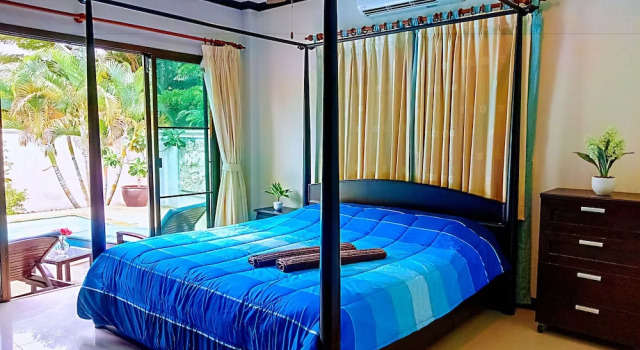 Thai Family Rawai Pool Villa, Забронировать Вилла Отели Раваи с парковкой, рядом с Пляж Раваи, Парковка