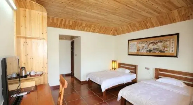 Трёхместный номер Standard с балконом и с красивым видом из окна Longji Holiday Hotel