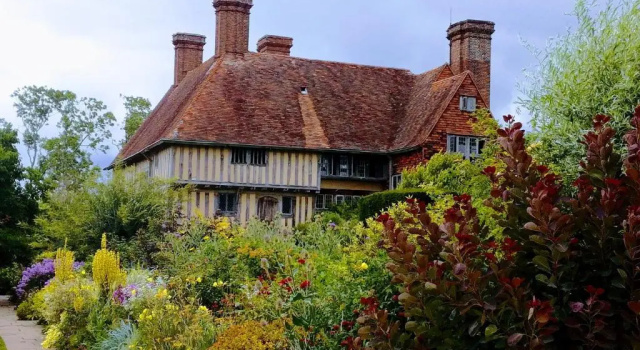 Коттедж с 3 комнатами Amazing cottage right in the heart of Ewhurst Green, overlooking Bodiam Castle