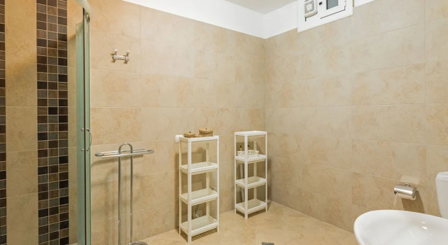 Spacious Villa in Saronida With Swimming Pool, Rezerwuj Willa Hotele w Attyka z Basenem, Basen