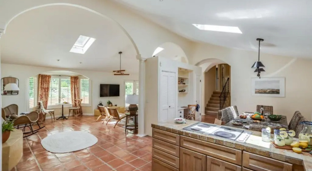 León by Avantstay Private Breathtaking Character Cottage w/ Pool & Hot Tub, Забронировать Дом для отпуска Отели Wine Country - Northern California с парковкой, Парковка