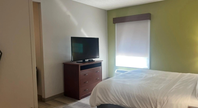 Holiday Inn Express Hotel & Suites Sioux Falls At Empire Mall by IHG, Забронировать Отель Сиу-Фолс 