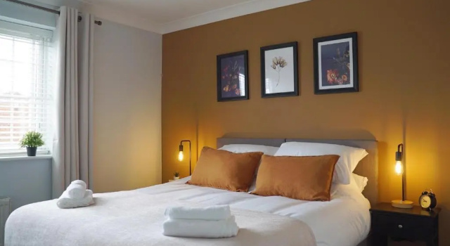 The Pavilion - Stunning, 4 Bedroom House with Free Parking, Забронировать Отель Уэйкфилд Западный Йоркшир
