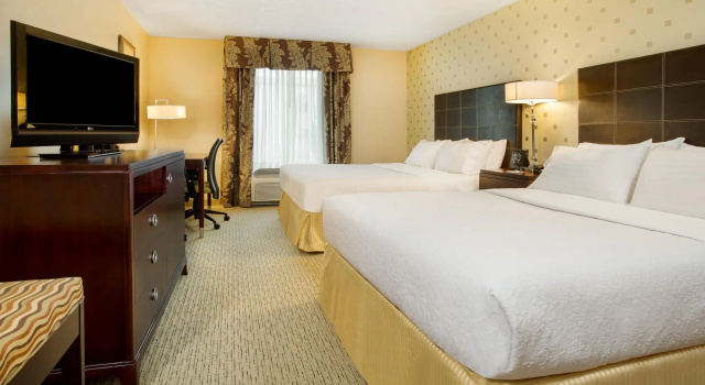 Четырёхместный номер Standard Holiday Inn Bloomington-University Area by IHG