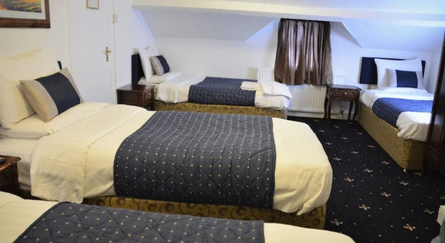 Четырёхместный номер Standard Crown Lodge Guest House