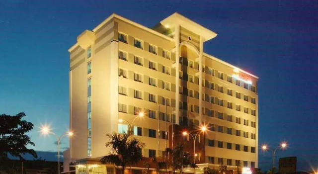 Кровать в общем номере Swiss-Belinn Baloi Batam