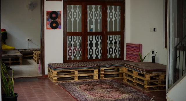 Groove House, Забронировать Отель Отели Manning Town с парковкой, Парковка