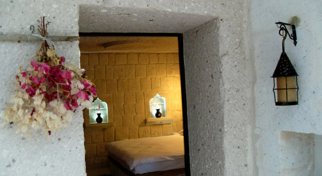 El Puente Cave Hotel
