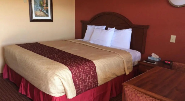 DeQueen Courtyard Inn, Забронировать Мини-отель Де-Куинн Арканзас