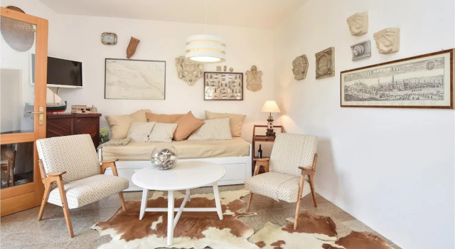 Stunning Home in Basina w/ Wifi and 2 Bedrooms, Забронировать Дом для отпуска Врбоска Остров Хвар