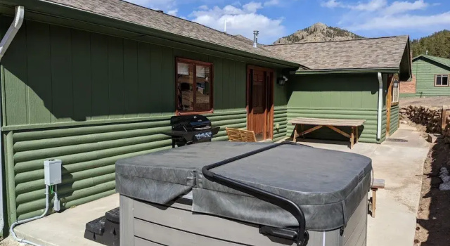 Rocky Mountain Retreat 1B - 1 bedroom attached cabin with personal hot tub 1 Cabin, Забронировать Дом для отпуска Отели Rocky Mountain National Park с парковкой, Парковка