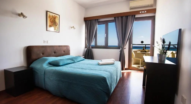 Апартаменты Superior Pigeon Beach Hotel Apartments