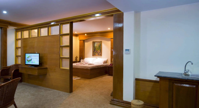 Su Tine San Royal Palace Hotel