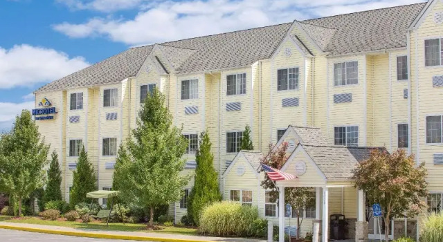 Microtel Inn & Suites Beckley East, Забронировать Отель Бекли Западная Виргиния