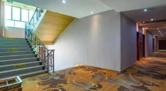 Denon Hotel, Забронировать Отель Далайн-Хуб 