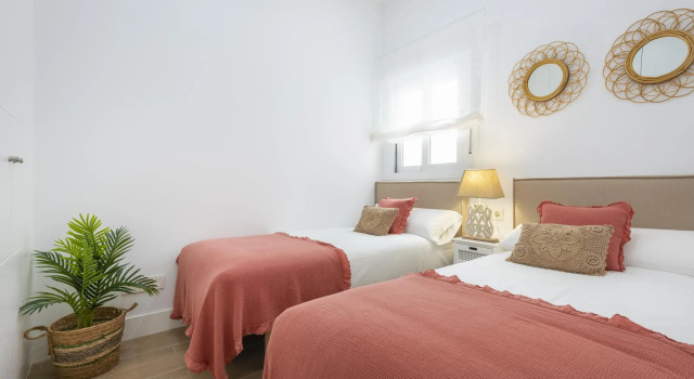 Lovely 3-bedroom apartment near Alameda. Juan Rabadan I, Забронировать Апартаменты/квартира Апартаменты Провинции Севильи, Апартаменты/квартира