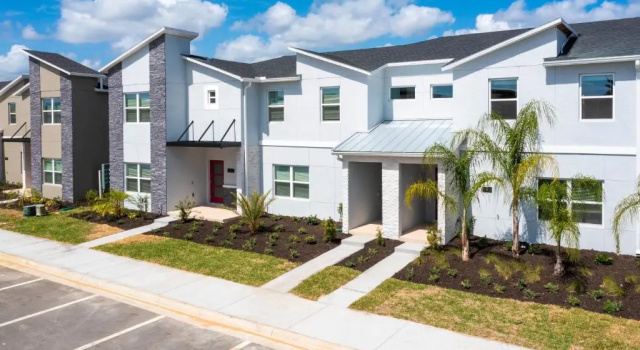 Gorgeous 4Bd Close to Disney w/ Pool @ Champions Gate Resort 1196, Забронировать Курортный отель Отели Фор Корнерз с бассейном, Бассейн
