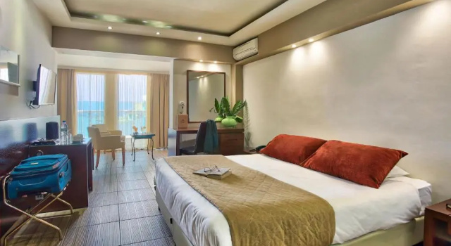 Номер для гостей с ограниченными возможностями Executive Capsis Astoria Heraklion