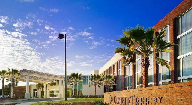 Четырёхместный номер Standard DoubleTree Hotel & Suites Charleston Airport