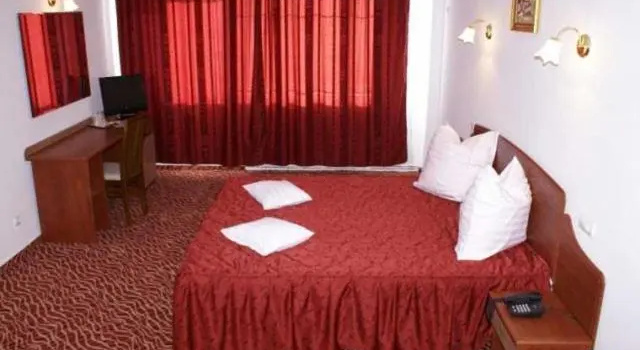 Hotel Flora, Забронировать Отель Отели и гостиницы Дробета-Турну- Севери, Отель