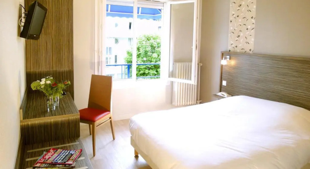 Hotel les Pecheurs, Забронировать Отель Лорьян Morbihan, рядом с Lorient Train Station