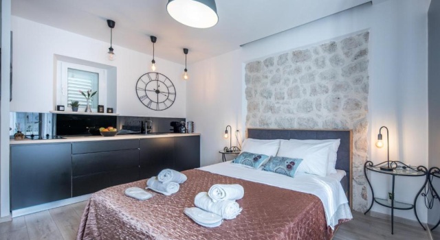 Студия с балконом Apartments Sara