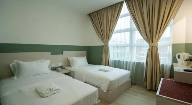 All Are Welcome Lawas Boutique Hotel, Забронировать Бутик-отель Отели штата Саравак с парковкой, Парковка