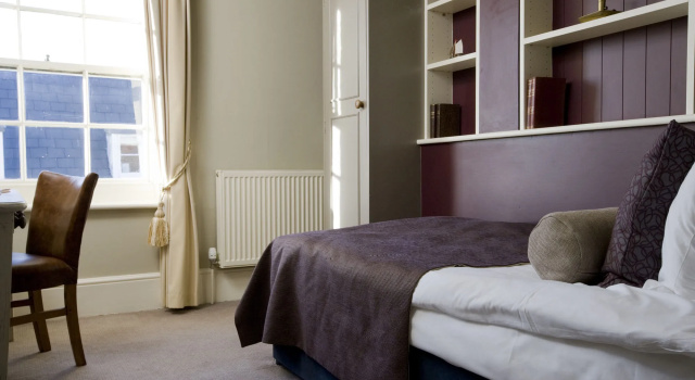 Royal Hotel, Rezervați Hotel Deal Kent
