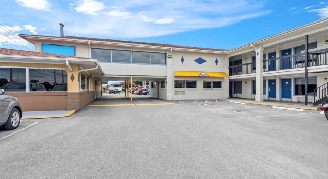 Days Inn by Wyndham Jacksonville NC, Забронировать Мини-отель Джэксонвилл Северная Каролина