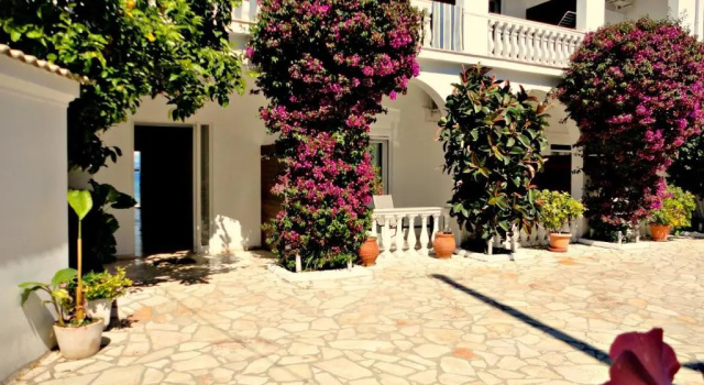 Студия Galini Beach Studios and Penthouse