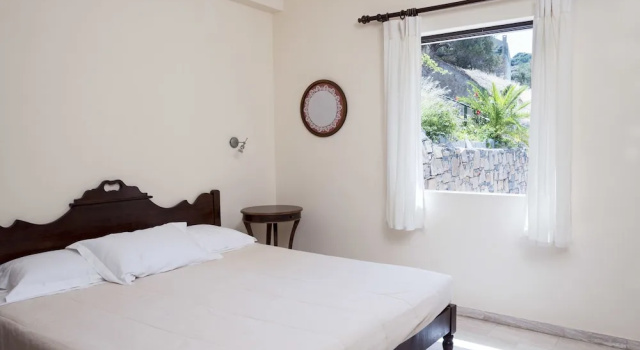 Вилла с 2 комнатами с видом на море One bedroom villa with private seawater pool Just 150 meters from the sea