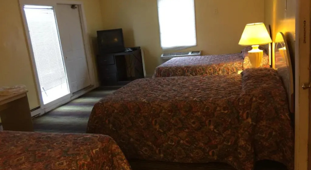 Четырёхместный номер Standard с балконом La Fontana Motel