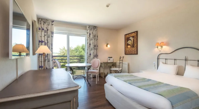 Номер Superior Logis Hôtel & Restaurant L'ermitage