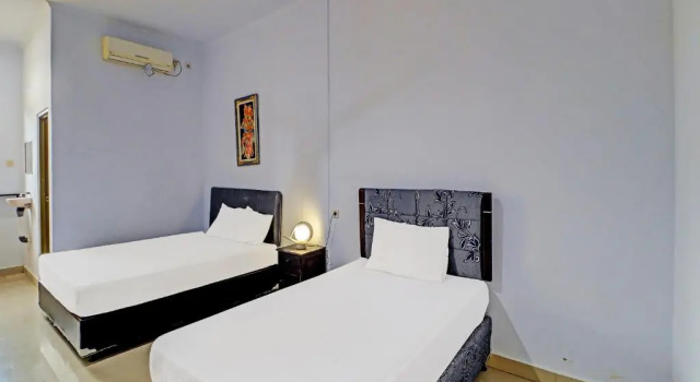 Люкс Capital O 92094 Hotel Kertha