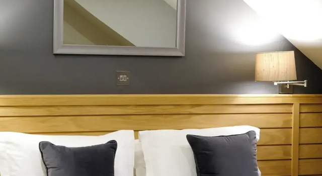 Семейный номер Standard с 2 комнатами с видом на реку Glen Mhor Hotel at Uile-bheist 'Brewstillery'